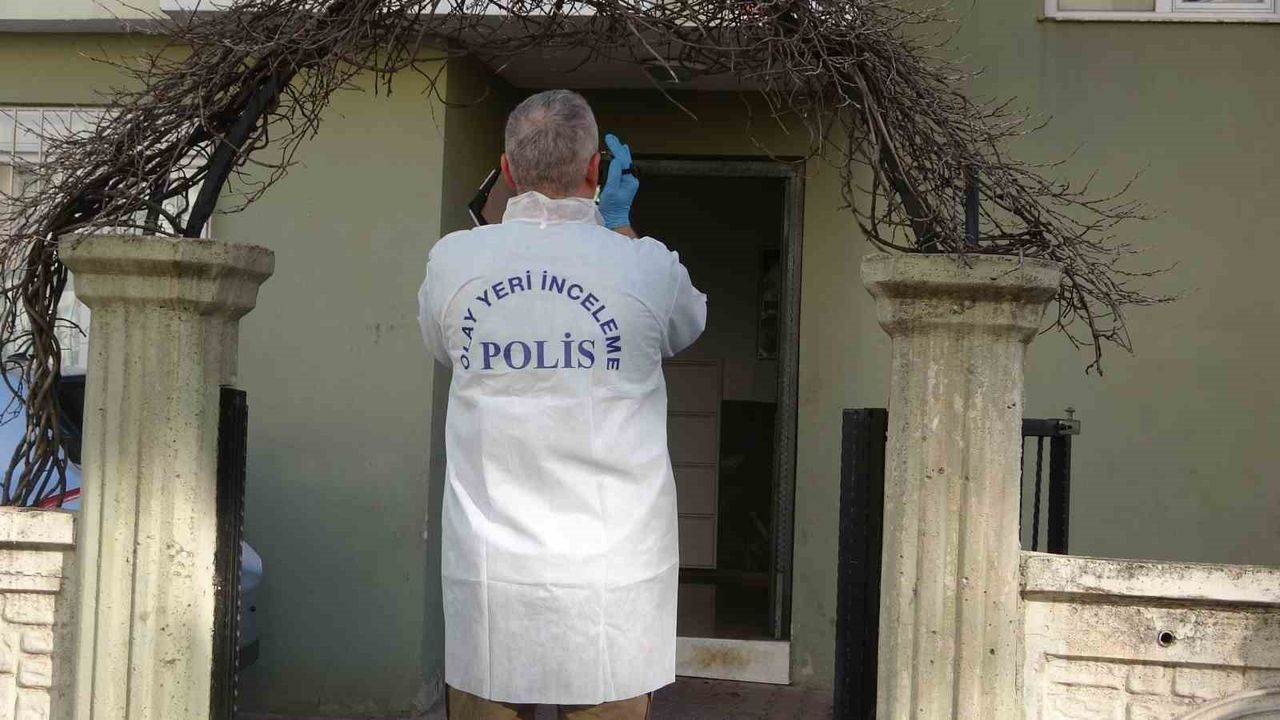 Antalya Kepez'te 30 yaşındaki Tezcan evinde ölü bulundu