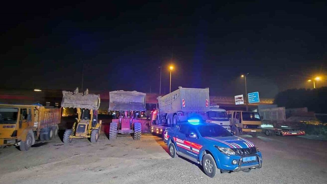 Antalya Manavgat’ta Kum Hırsızlarına Gece Baskını: 1 Tutuklama, 8 Araç