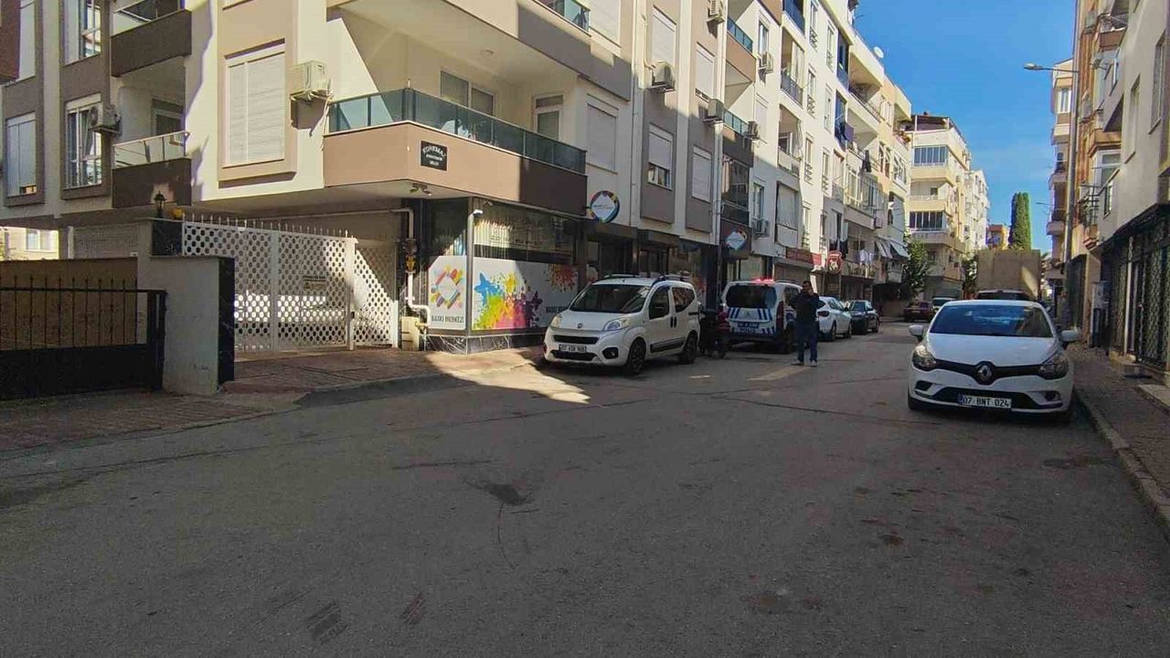 Antalya Muratpaşa'da 78 Yaşındaki Adam Evinde Ölü Bulundu