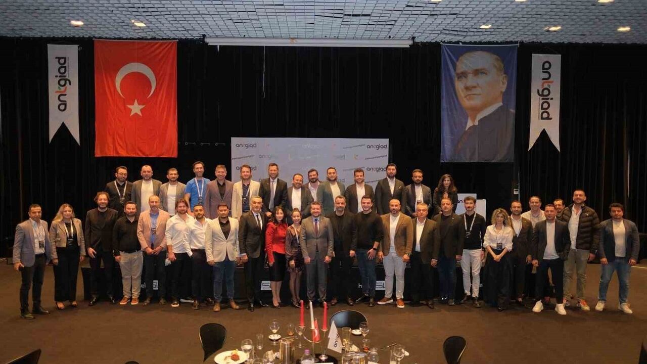 ANTGİAD’da Hüseyin Özbek’ten Başarı ve İflas Üzerine İçten Söyleşi