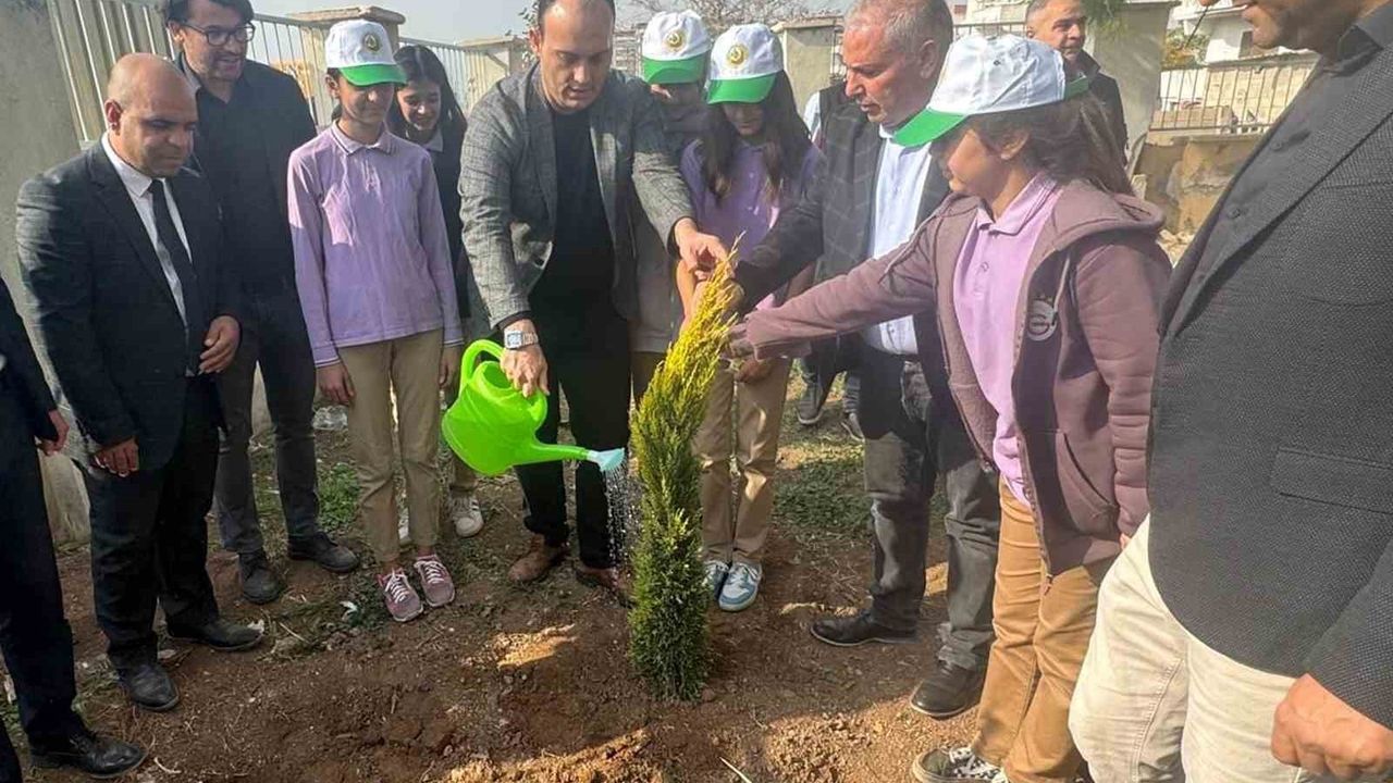 Araban'da Cumhuriyet'in 102. Yılına 102 Fidan Dikildi