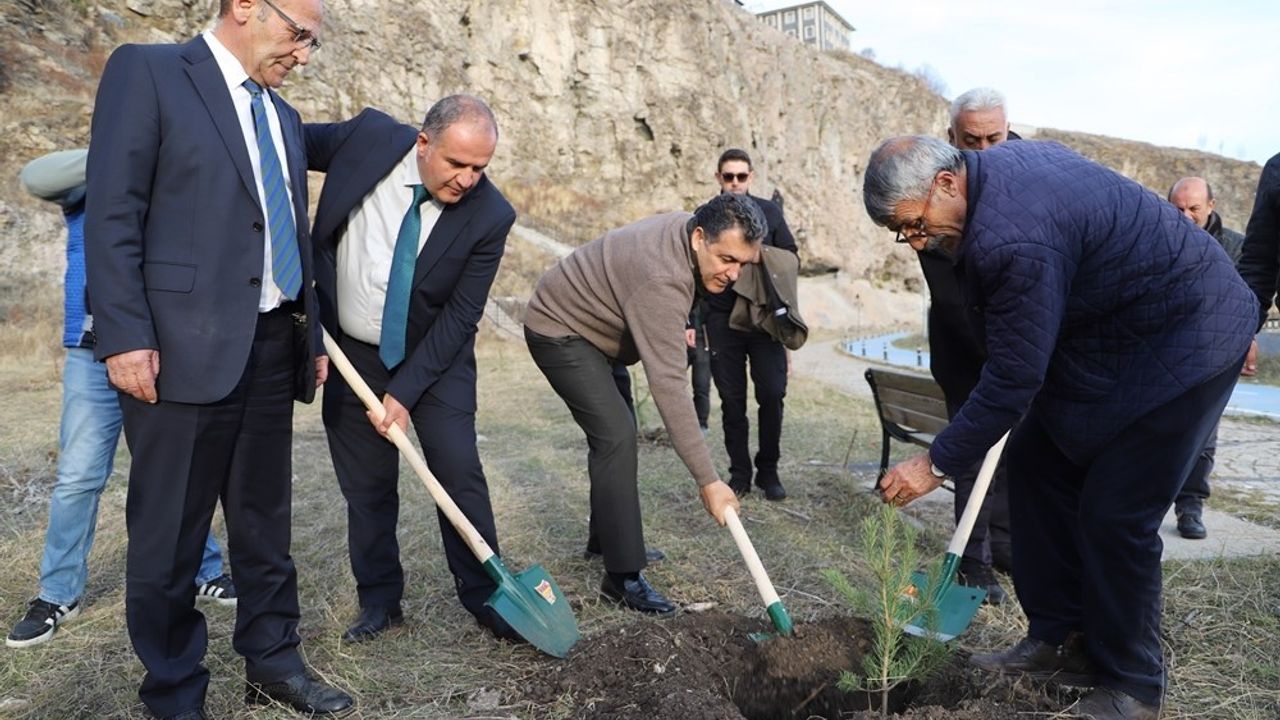 Ardahan'da 11 Kasım: Yüzlerce Fidan Sırrı Atalay Parkı'nda Dikildi