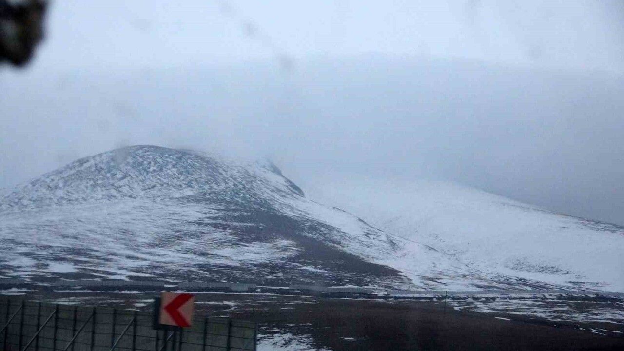 Ardahan'da Yüksek Kesimler Beyaza Büründü
