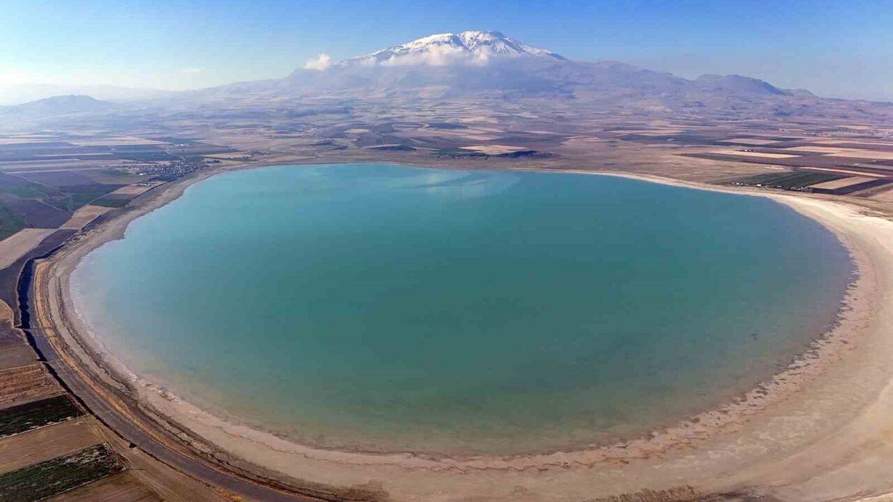 Arin Gölü'nde Alarm: Kuş Cenneti Hızla Alan Kaybediyor