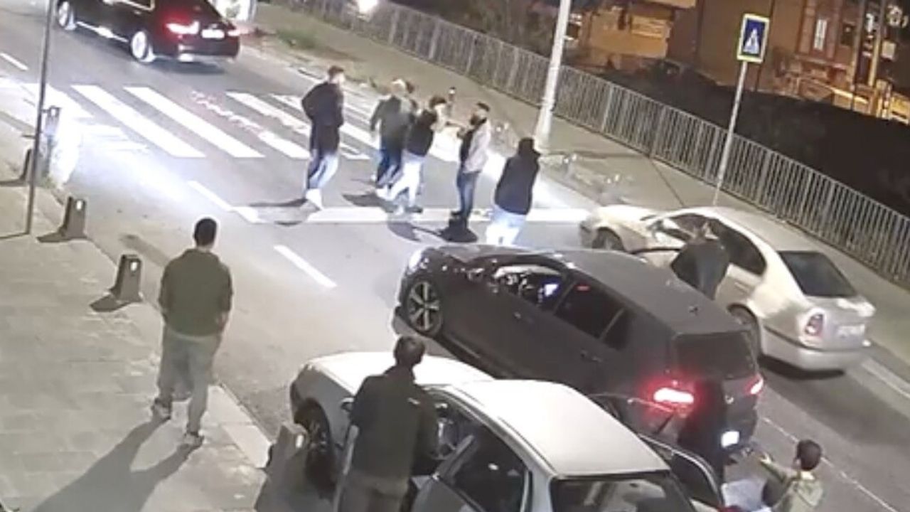 Arnavutköy'de İşten Çıkarılan Genç Kadının Sinir Krizi Caddeyi Karıştırdı