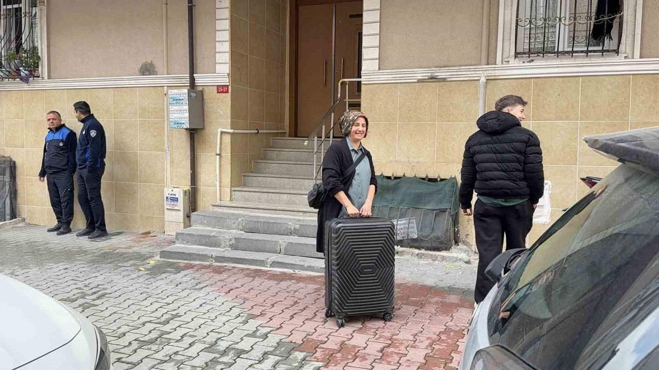 Arnavutköy'de İstinat Duvarı Çökmesi: İki Bina Tahliye Edildi