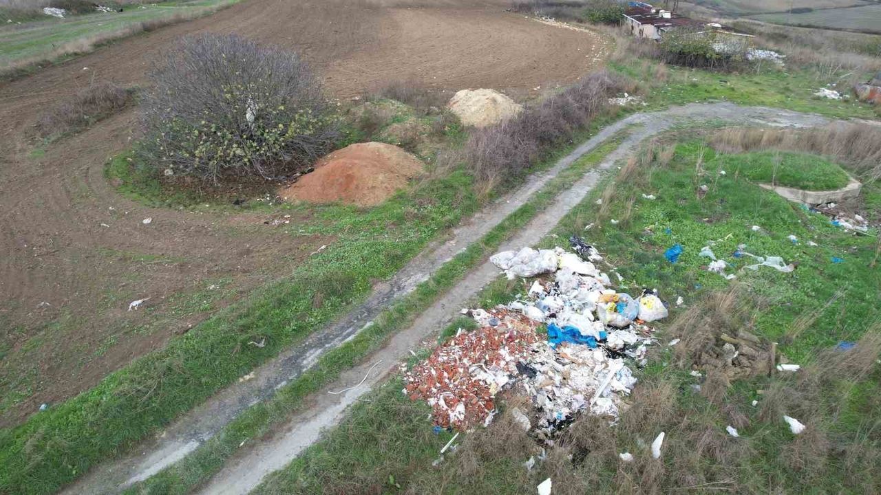 Arnavutköy'de Kaçak Hafriyat: Fahri Korutürk Caddesi Molozla Kaplandı