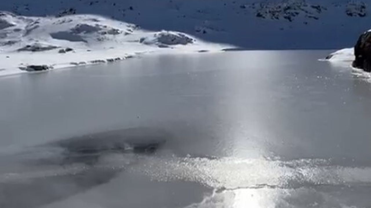Artabel Gölleri'nde Kış Büyüsü: 20'den Fazla Göl Buz Tuttu