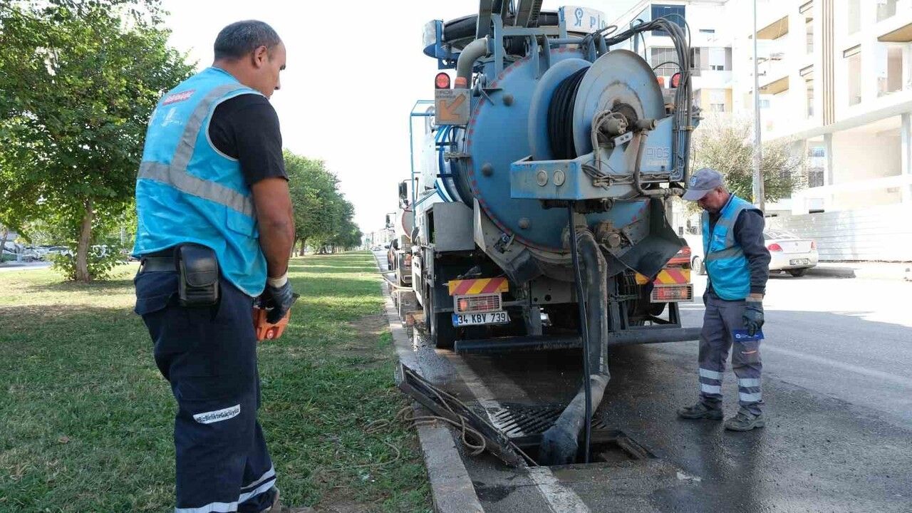 ASAT, Kepez’te Kış Öncesi Yağmur Suyu Hattını Temizliyor