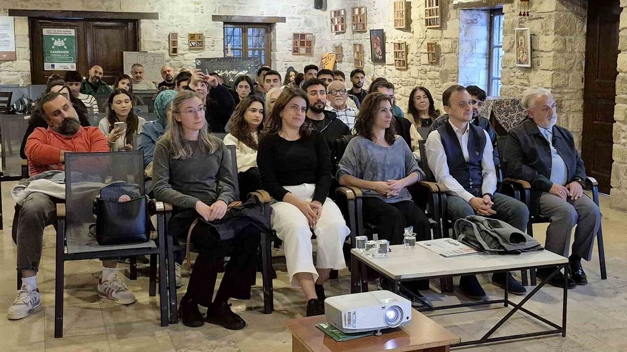 Aşık Veysel Kuşadası'nda Anıldı: İbramaki'de "Şu Geniş Dünyaya Sığmayan" Panel