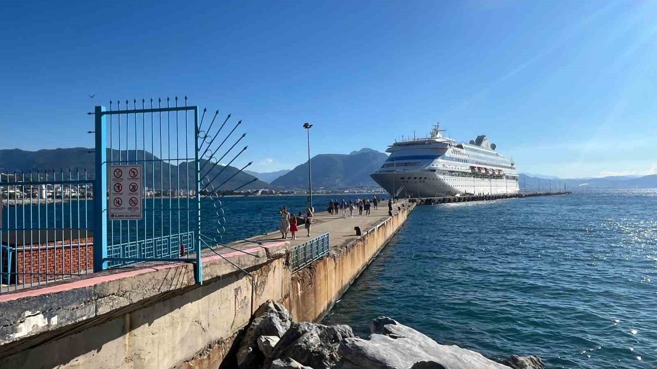 Astoria Grande Alanya'ya Demirledi — 616 Yolcu, 435 Mürettebat