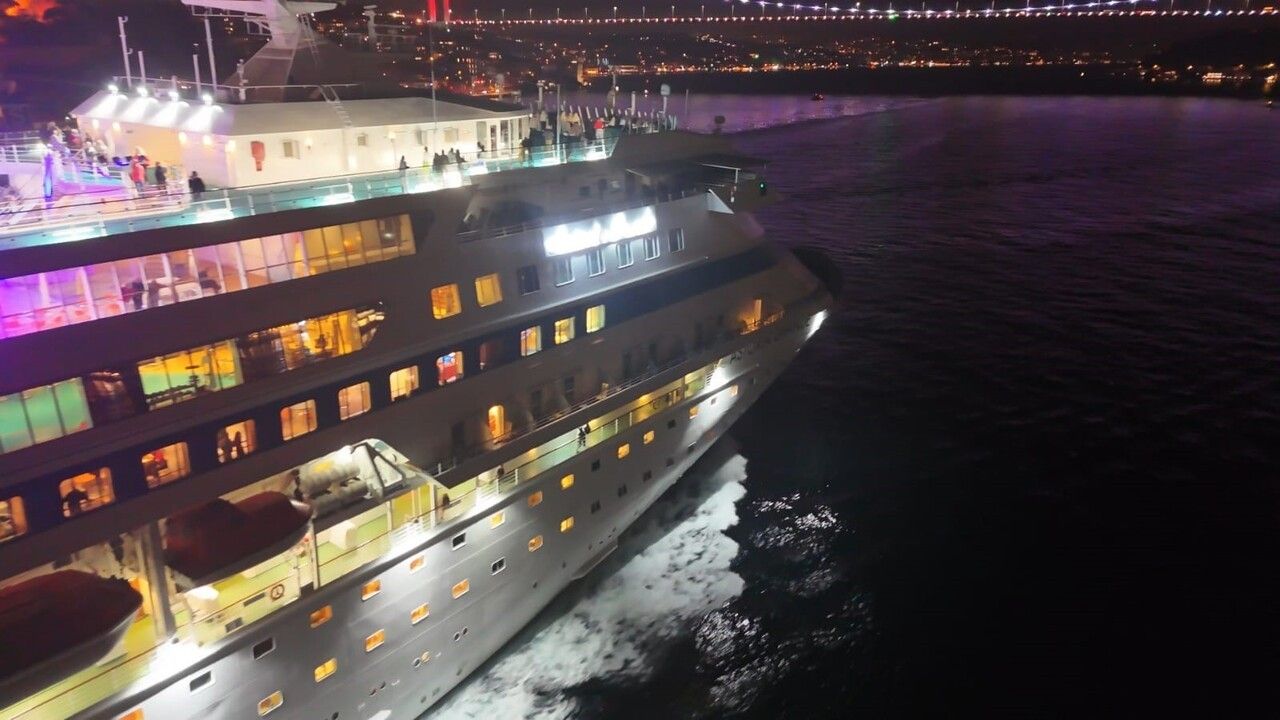 Astoria Grande Sarayburnu'na Yanaşma İzni Alamadı — Karadeniz'e Yola Çıktı