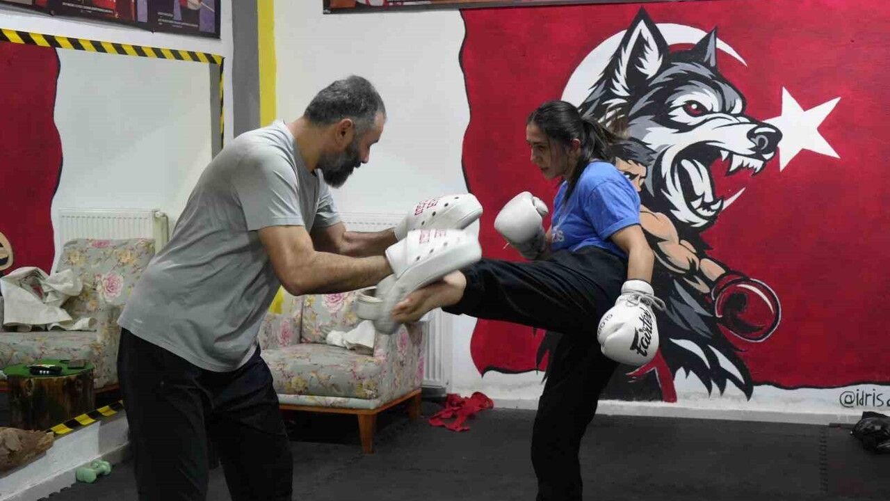 Asuman Çığlıoğlu Abu Dabi'de Unvanını Korumaya Hazır — Dünya Kick Boks Şampiyonası'nda Altın Hedefi
