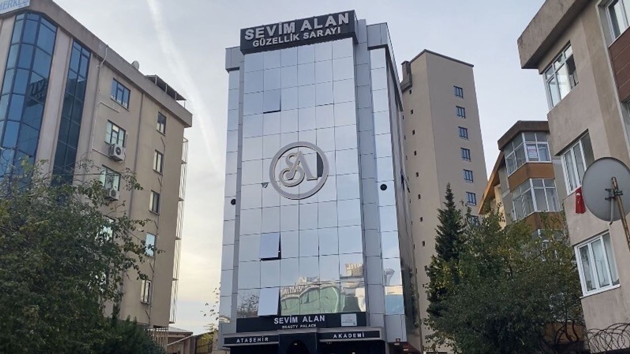 Ataşehir'de Güzellik Merkezine Motosikletli Silahlı Saldırı: Yaralanan Yok