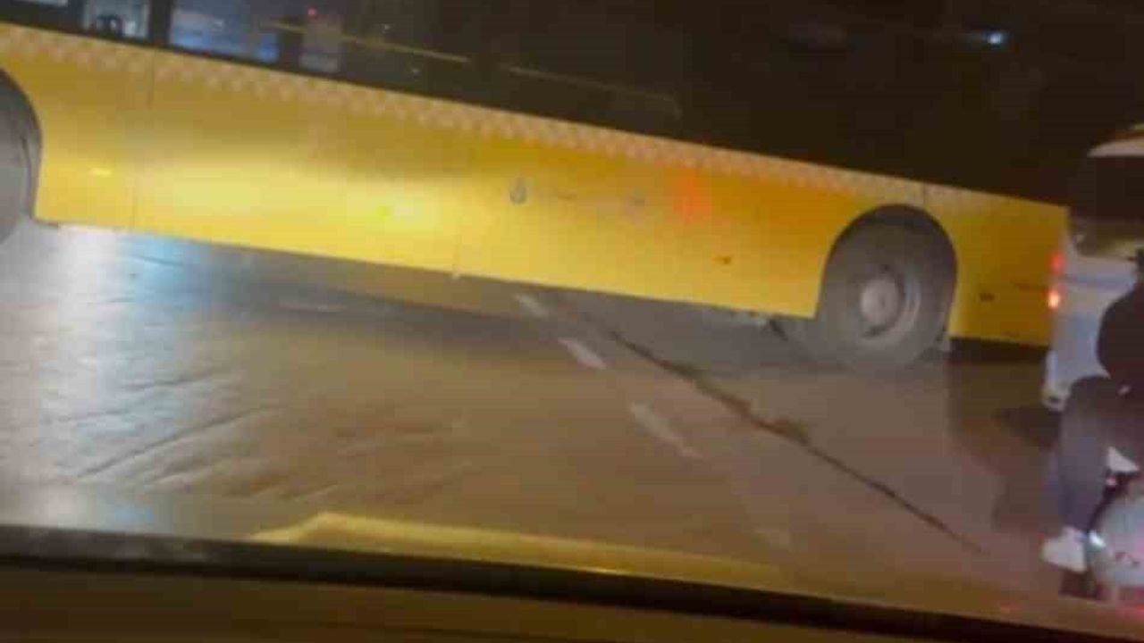 Ataşehir'de İETT Otobüsü Yolda Sıkıştı: Ferhatpaşa'da Trafik Aksadı