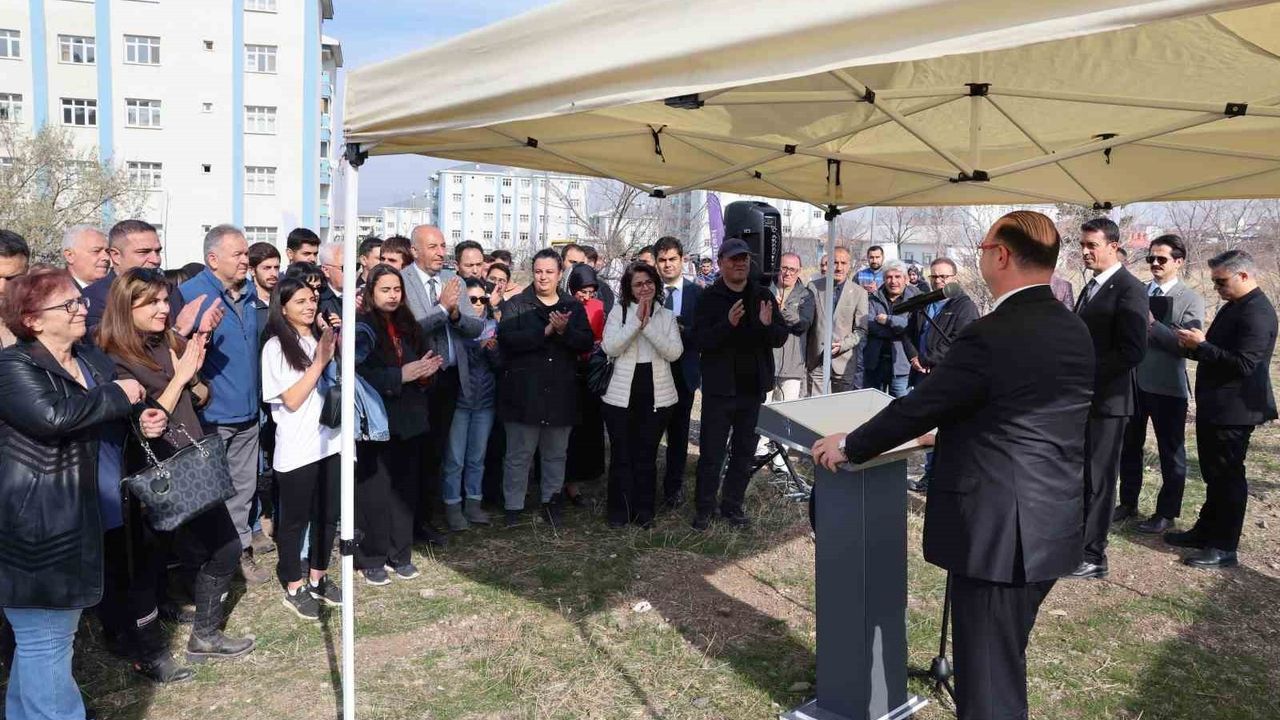 Atatürk Üniversitesi'nden 11 Kasım Millî Ağaçlandırma Günü'ne Destek — 'Yeşil Vatan Seferberliği'nde Kampüste Fidan Dikimi