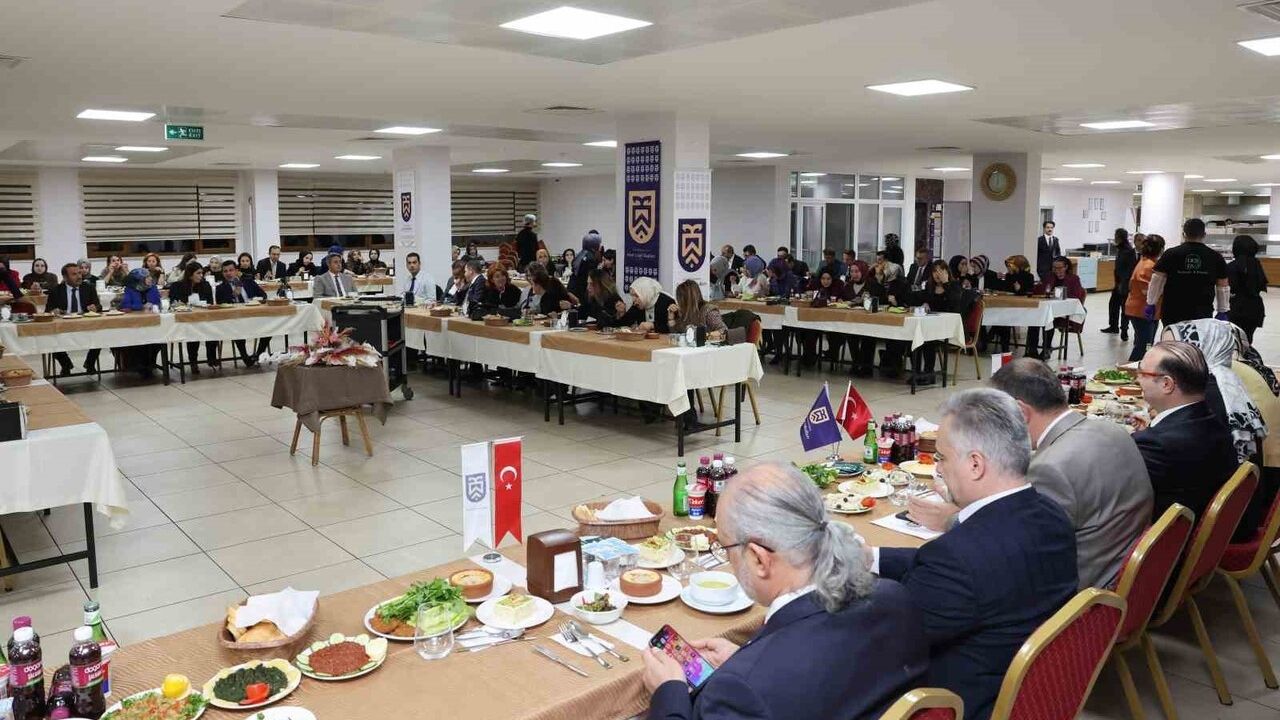 Atatürk Üniversitesi Rektörü, Vakıf Okullarıyla 24 Kasım'da Öğretmenlerle Buluştu