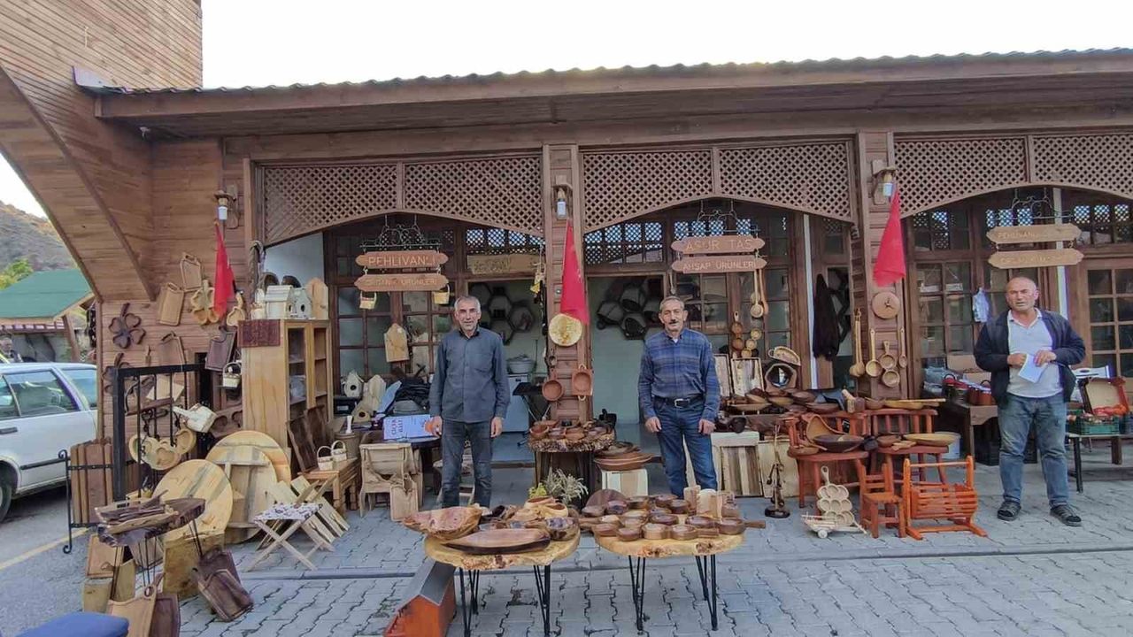 Atık Ağaçlardan Sanata: Tortum'da Bir Asırlık El Oymacılığı