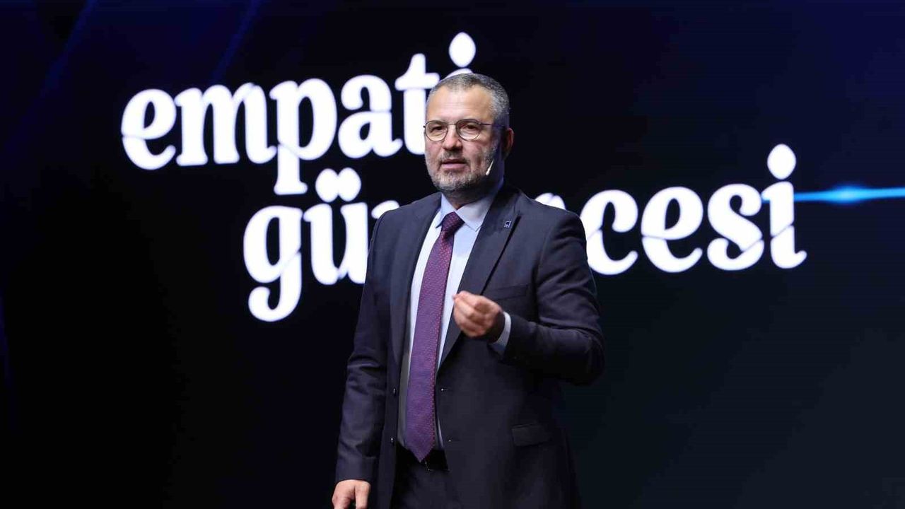 AXA Türkiye 'Empati Güvencesi'ni AKM'de Acentelere Tanıttı