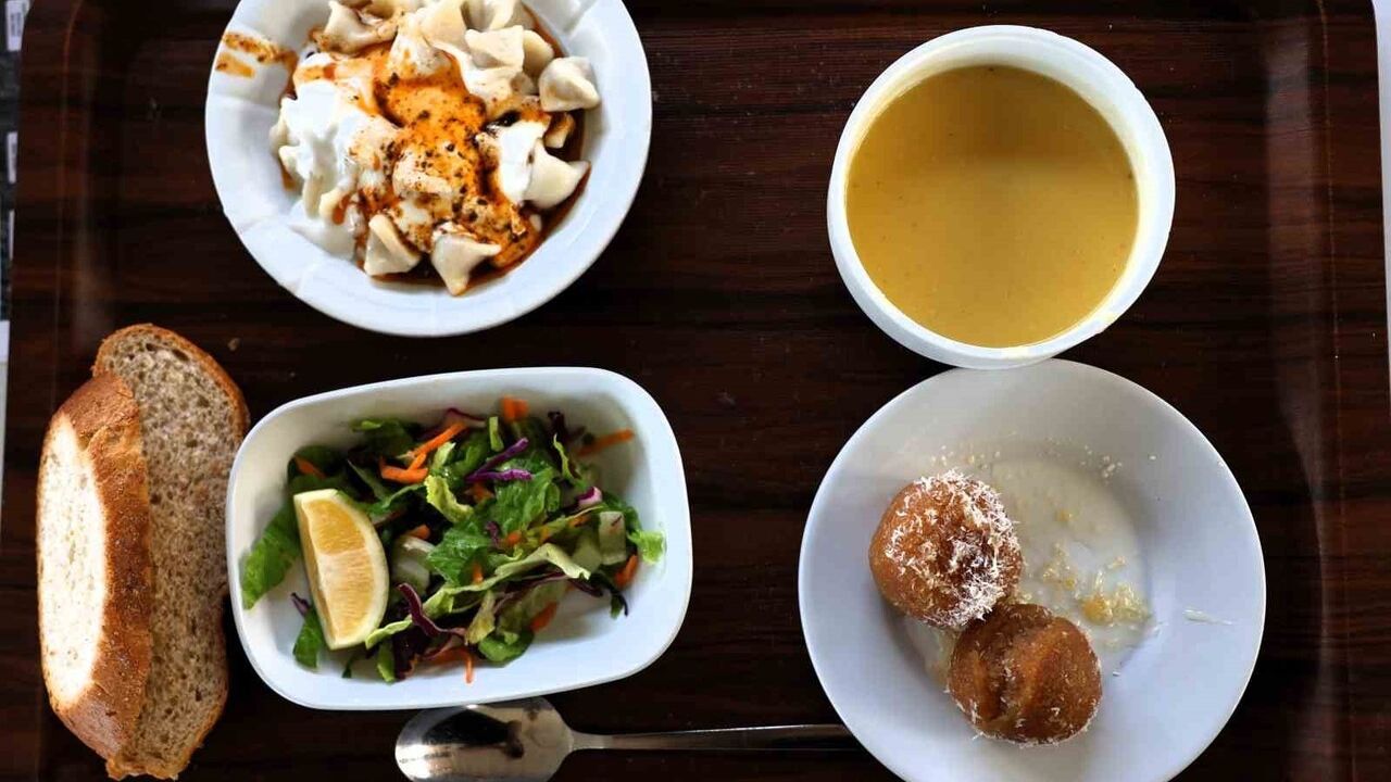 Aydın Büyükşehir Havuz Kafe: 4 Çeşit Yemek 75 TL