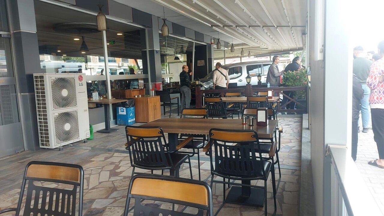 Aydın'da 15 Yaşındaki Sürücü İş Yerine Daldı: 1 Yaralı