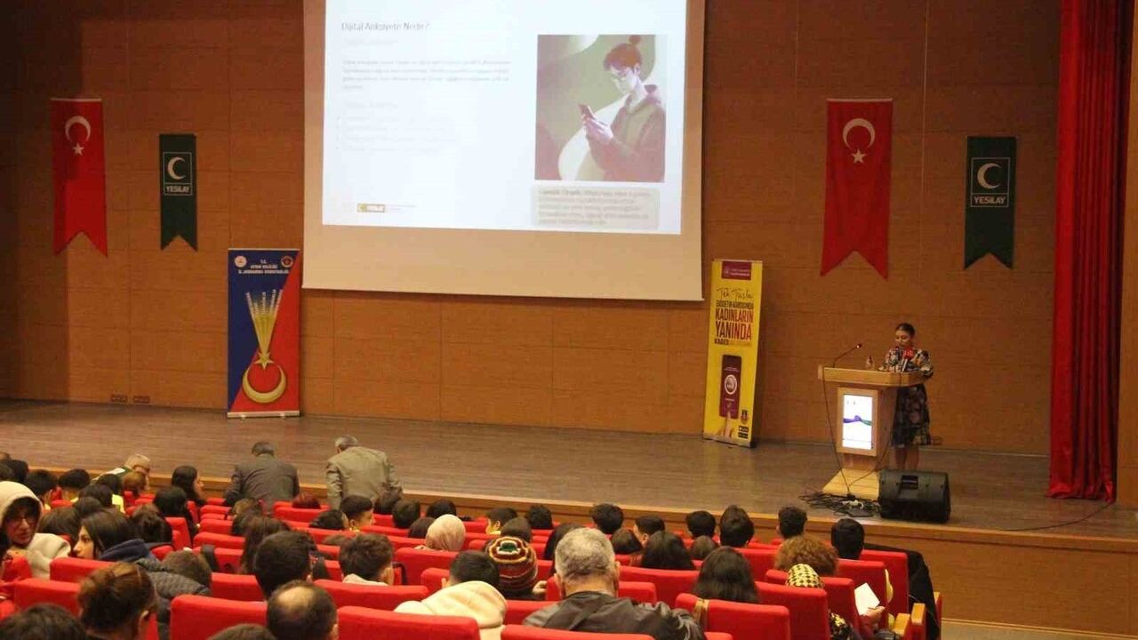Aydın'da Gençlere 'Şiddetsiz ve Bağımsız Gelecek' Programı