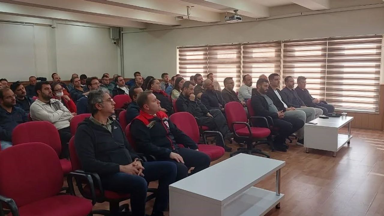 Aydın'da Şap Hastalığı Eğitimi: Veterinerlere Aşılama ve Kontrol Stratejileri