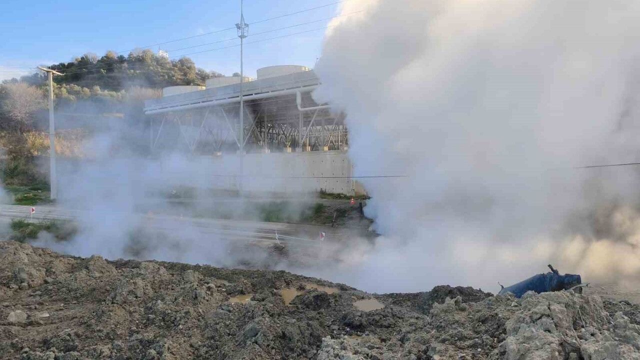Aydın Germencik'te Jeotermal Boru Patladı: Germencik-Bozköy Yolu Kapandı