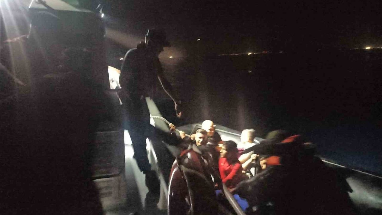 Aydın Kuşadası açıklarında 25 düzensiz göçmen yakalandı