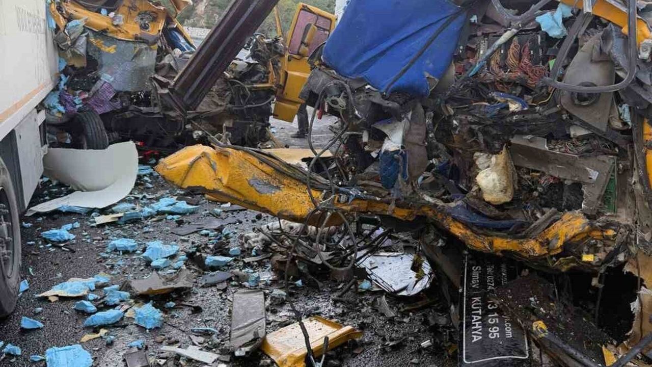 Aydın-Muğla Yolu'nda TIR Kazası: Yatağan Çakırlar'da Bir Sürücü Ağır Yaralı