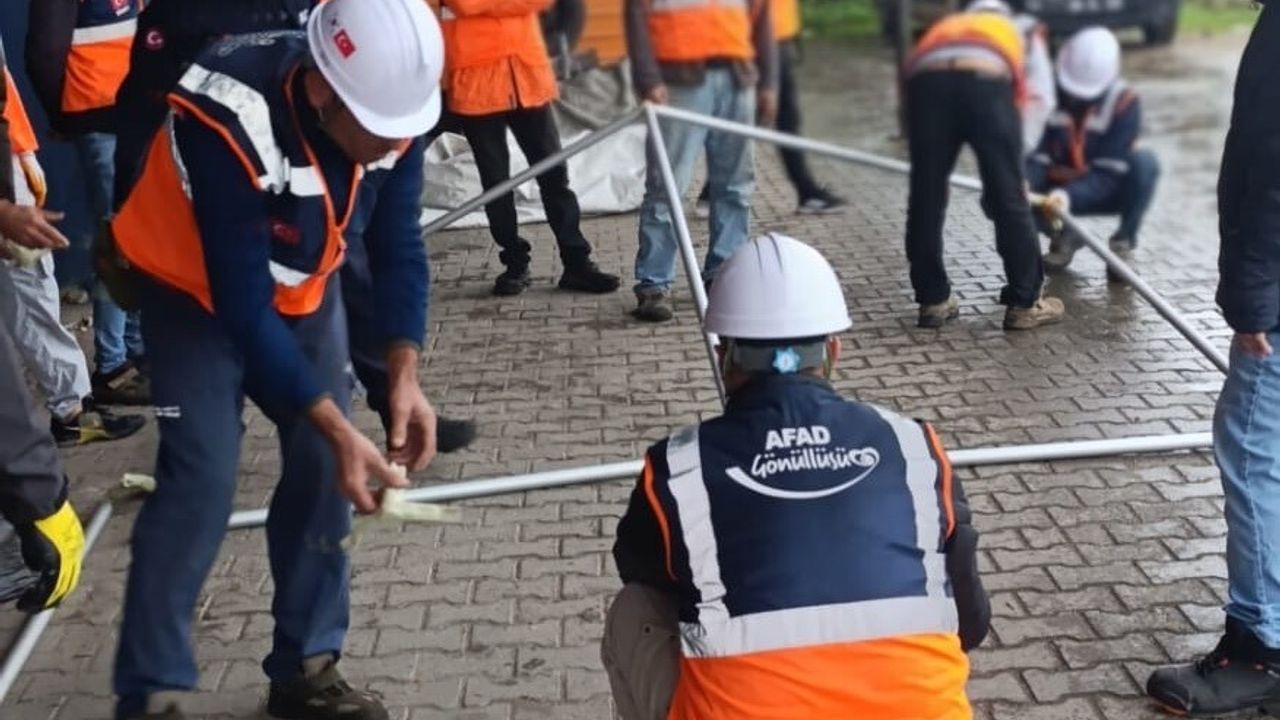 Aydınlı İnşaatçılar AFAD Gönüllüsü Olarak Can Kurtarıyor