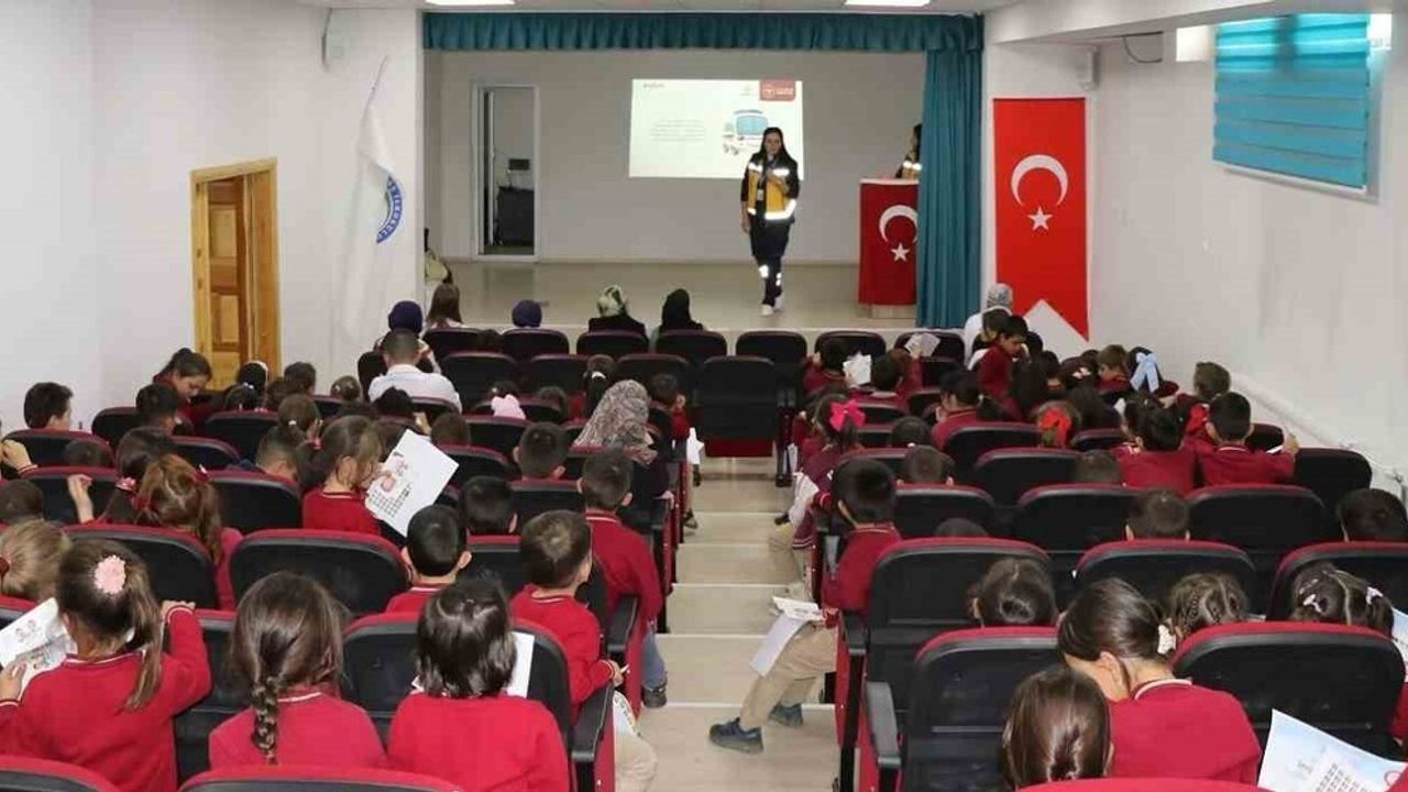 Aydıntepe'de 'Sağlıklı Çocuk Sağlıklı Gelecek' Eğitimi: 112 ve Hijyen Öne Çıktı