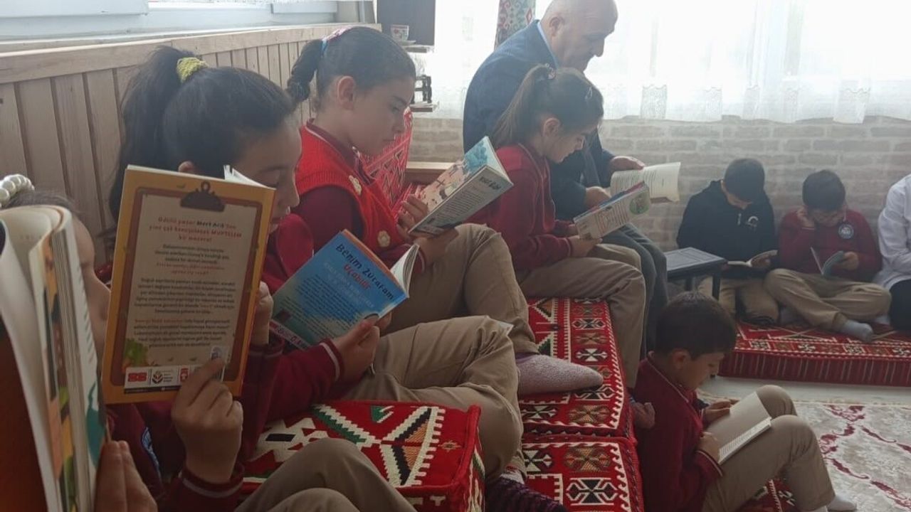 Aydıntepe'de Yeni Kültür Odasında Kitap Okuma Etkinliği