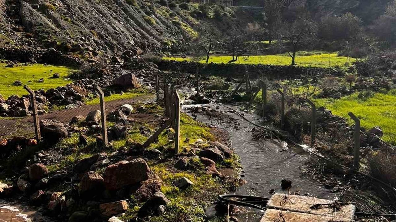 Ayvacık'ta Tuzla Çayı Taştı — Çalışmalar Devam Ediyor