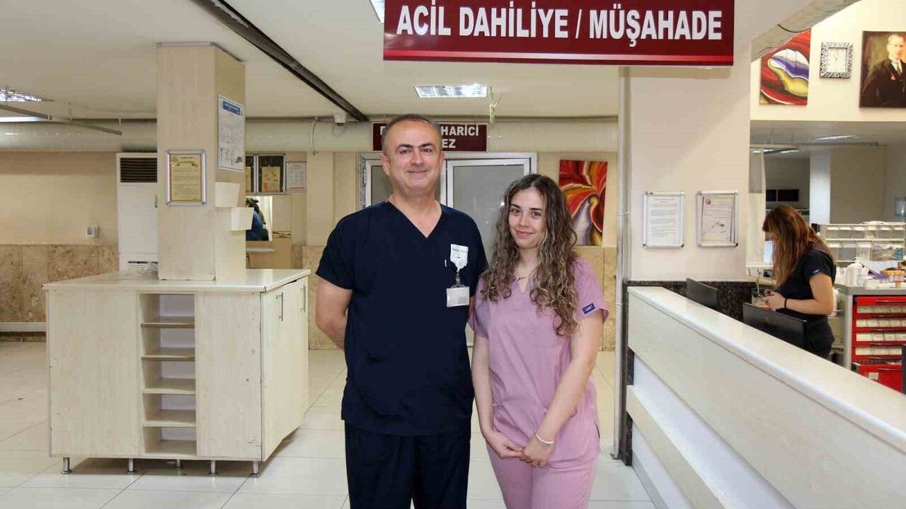 Baba-Kız Doktorlar Denizli Devlet Hastanesi'nde Birlikte Şifa Dağıtıyor