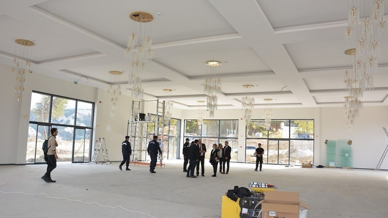 Babadağ'da Sosyal Tesis ve Spor Sahası Projesini Başkan Kumral İnceledi