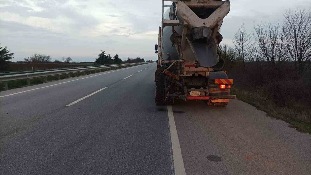 Babaeski’de Beton Mikseri ile Otomobil Çarpıştı: 1 Yaralı
