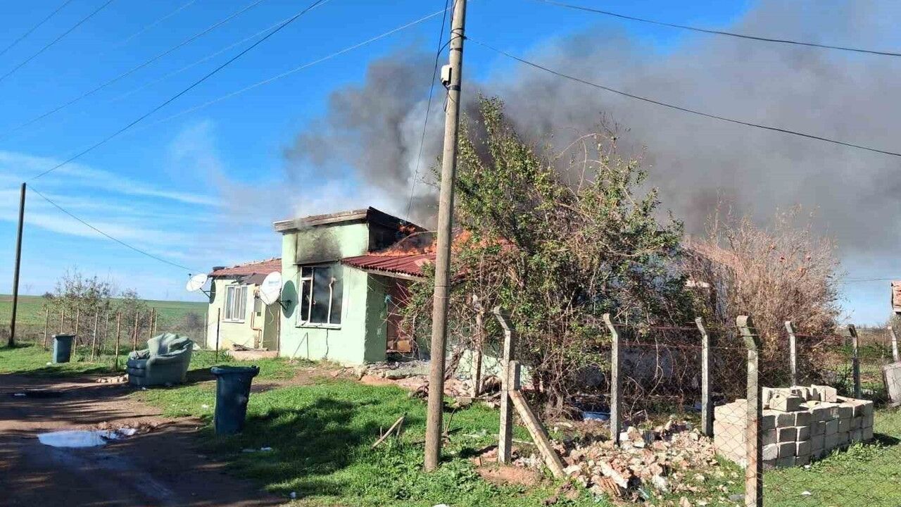 Babaeski’de Tek Katlı Evde Yangın — İtfaiye Büyümeden Söndürdü