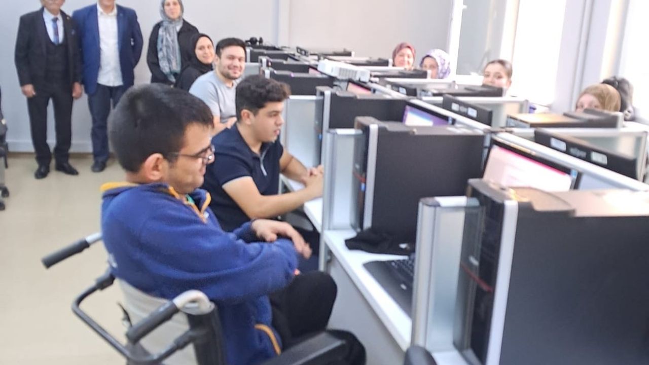 Bafra'da Engellilere 'Bilgisayar İşletmenliği Kursu' Başladı