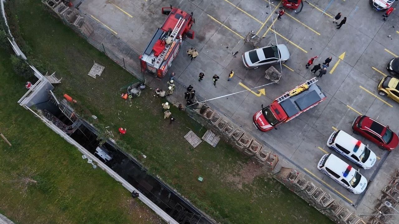 Bahçelievler'de Otoparktan Çıkan Kadın Sürücü Araçlara Çarpıp 5 Metreden Düştü