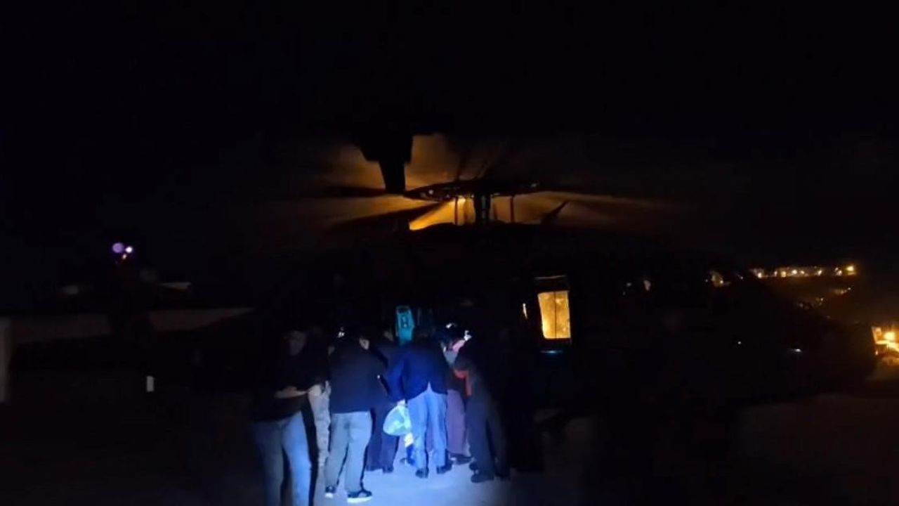 Bahçesaray'da 4 Metreden Düşen Genç, Jandarma Helikopteriyle Van'a Sevk Edildi