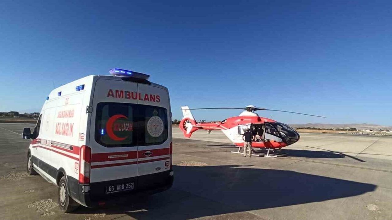 Bahçesaray'da Kalp Krizi: 65 Yaşındaki Hasta Helikopterle Van'a Sevk Edildi