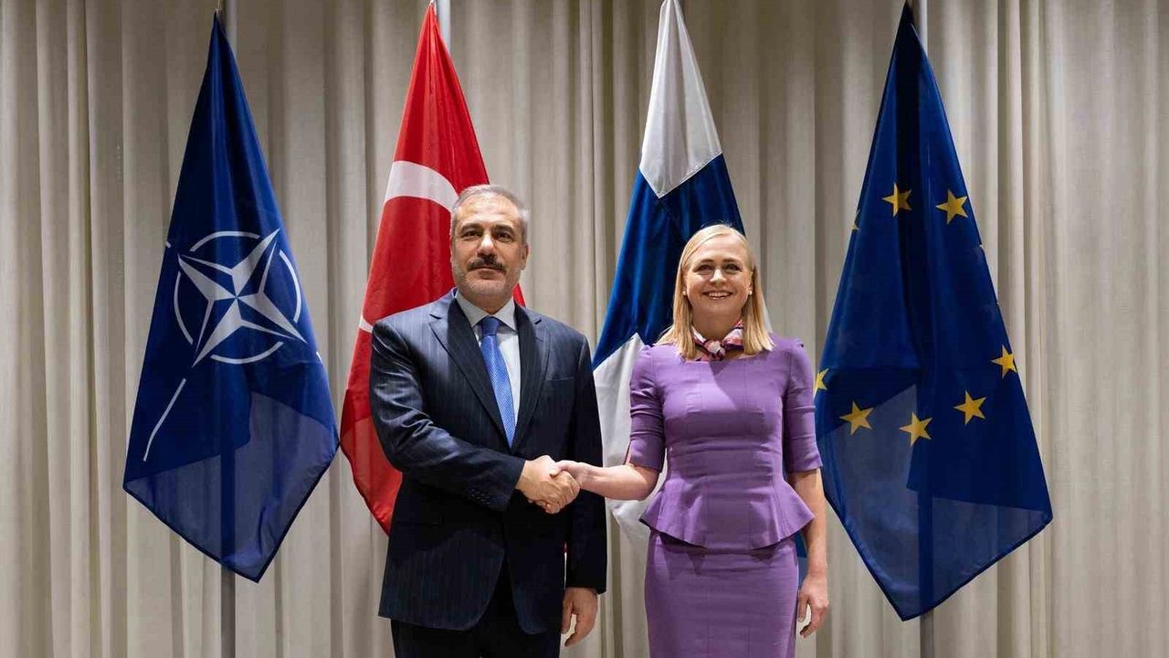 Bakan Fidan Helsinki'de Finlandiyalı Mevkidaşı Valtonen ile Görüştü