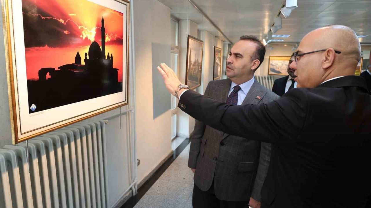 Bakan Kacır Ağrı'da: Valilikte Proje ve Sanayi Yatırımları Görüşüldü