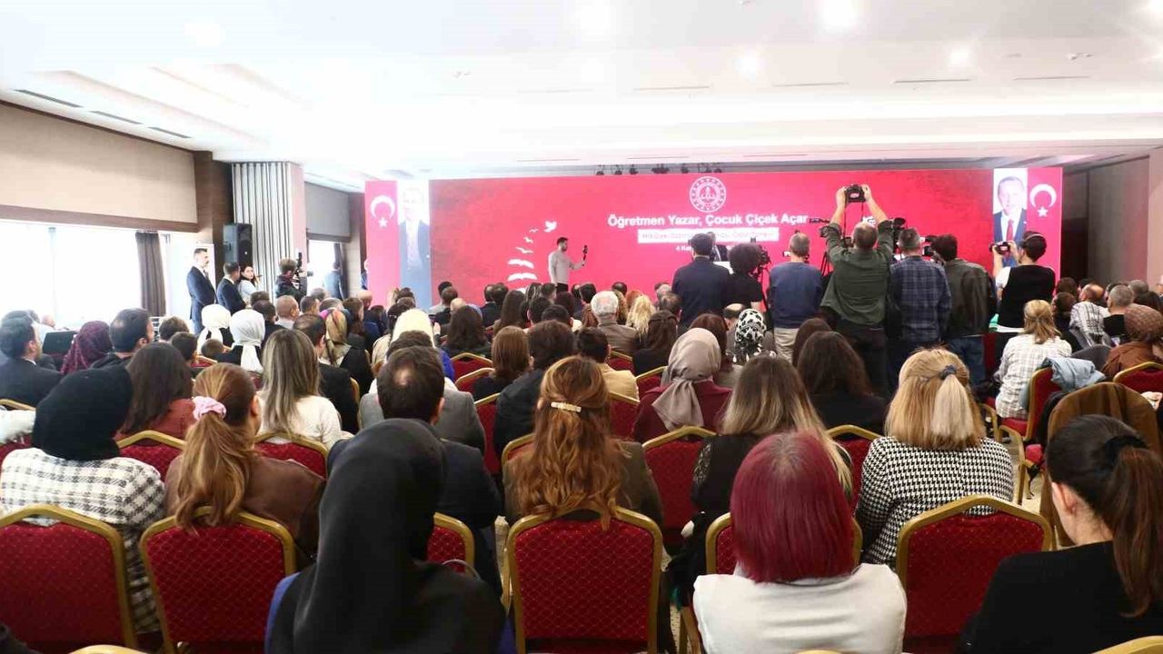 Bakan Tekin: 'MEB olarak çok büyük bir aileyiz' — Öğretmen Yazar Ödül Töreni