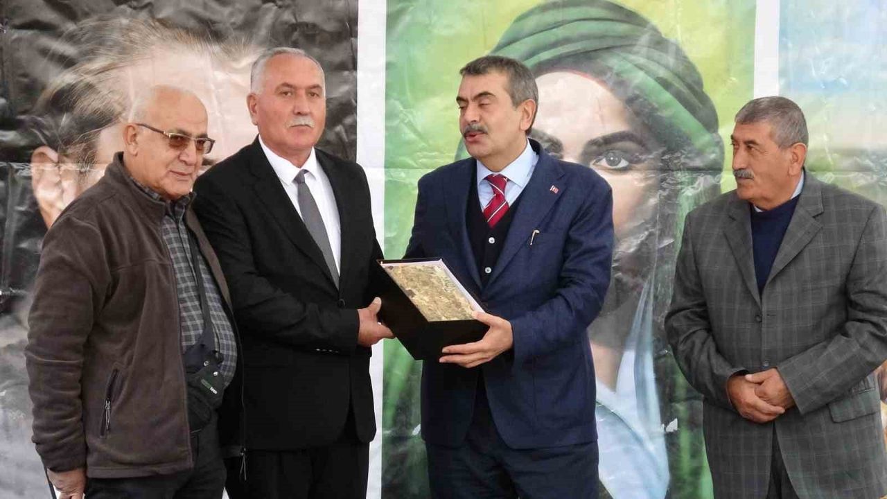 Bakan Tekin: OHAL'in Kaldırılması ve İnanç Özgürlüğü Türkiye'nin Demokratikleşmesine Katkı