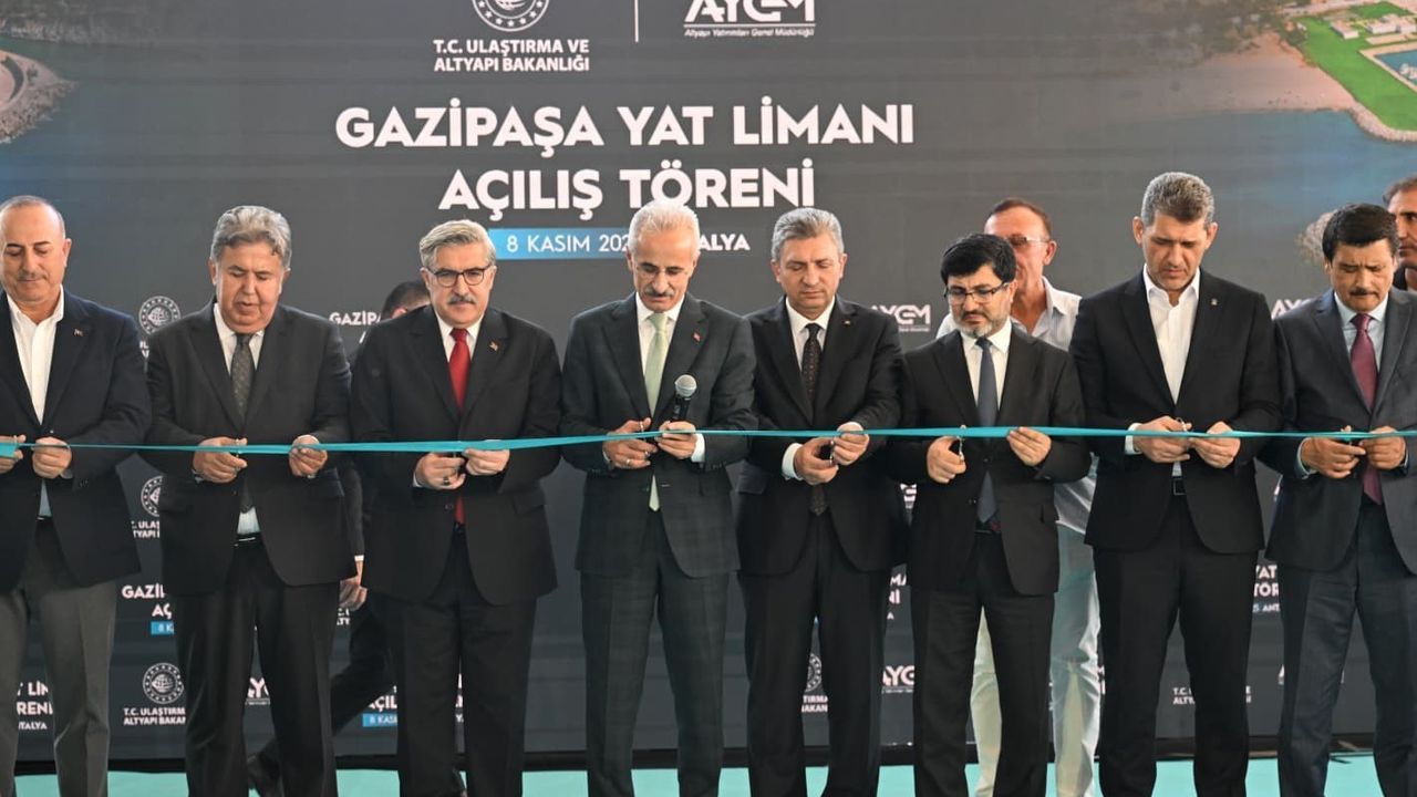 Bakan Uraloğlu: Gazipaşa Yat Limanı Açıldı — Antalya‑Mersin Yolunda 400 km Tamamlandı