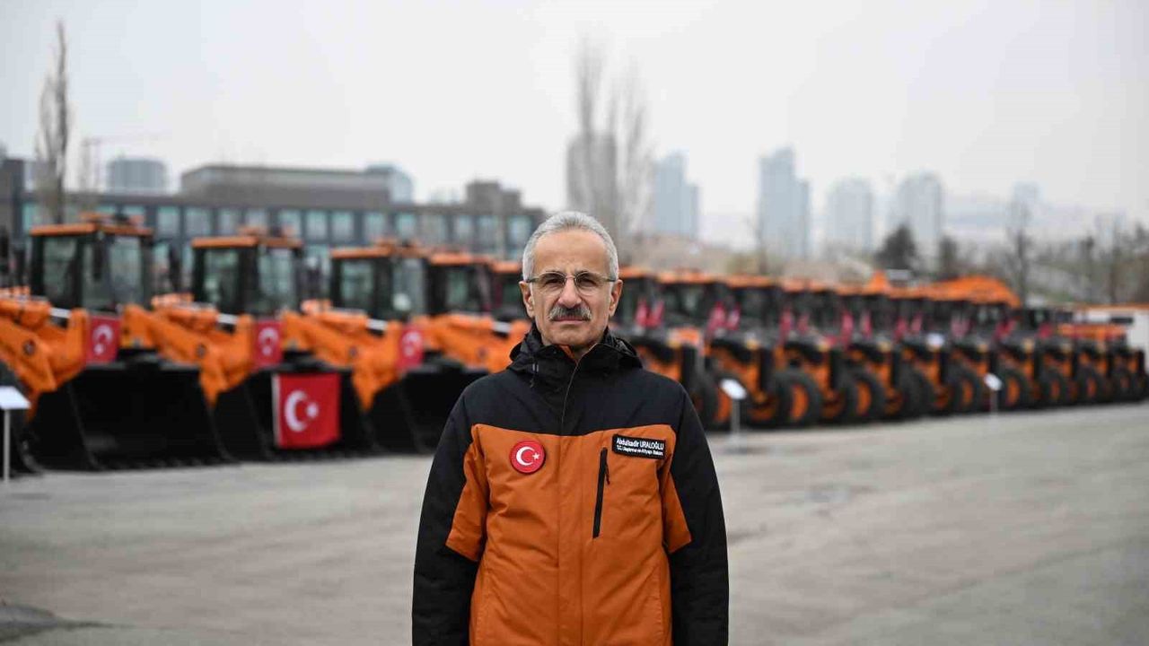 Bakan Uraloğlu: Karla Mücadelede 18 bin 407 Personel ve 14 bin 263 Araç Görevde
