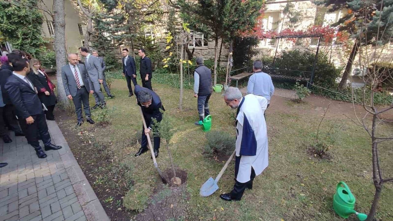 Bakan Yumaklı: Bilimle Toprağın Bereketini Buluşturmalıyız — Ankara Üniversitesi 2025-2026 Açılışı