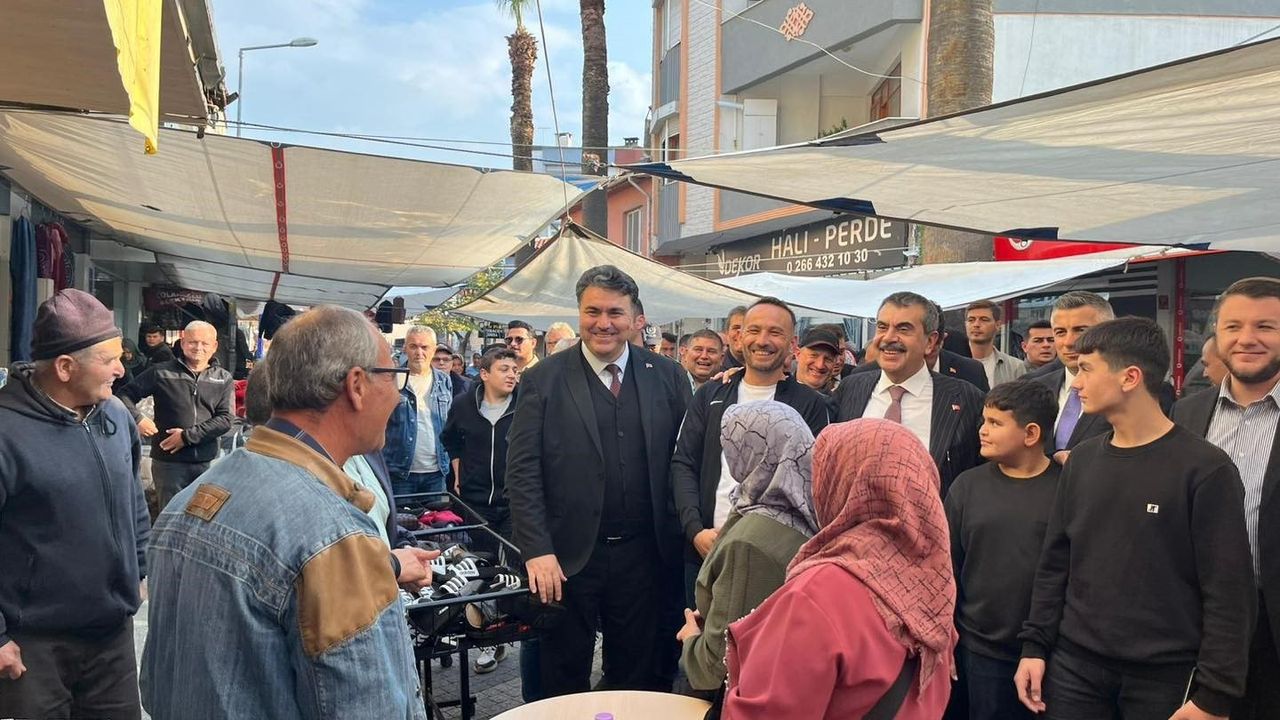 Bakan Yusuf Tekin'den Havran'a Sürpriz Ziyaret: Pazar ve Okul Buluşması